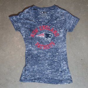 New England Patriots. Women's Medium. V Neck T-Shirt. Blue & White w/ Logo.